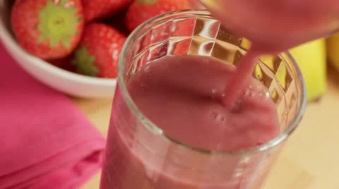 Pouring fruit smoothie Stock Footage 12608591