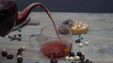 Pouring fruit tea Video stock 178434522