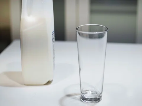 Pouring a glass of milk Stock-Footage 80740026