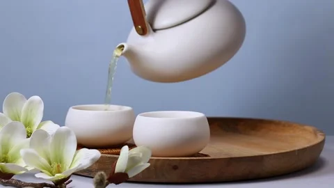Pouring green tea Oolong in a cup. Healthy chinese tea rich in antioxidants Stock Footage 204158731