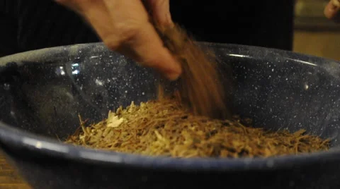 Pouring Herbs 3 Vídeos de archivo 49587136