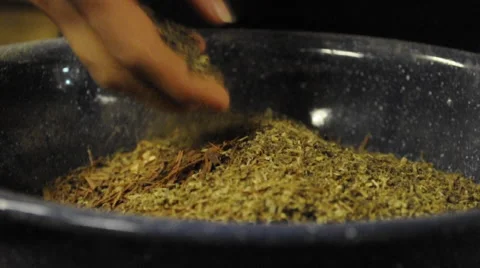 Pouring Herbs 4 Vídeos de archivo 49587485