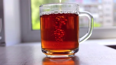 Pouring hot black tea in Cup 動画素材 64759367