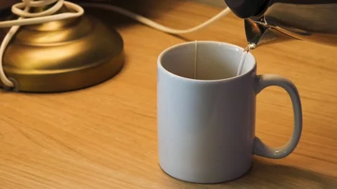 Pouring hot water Stock-Footage 333123939
