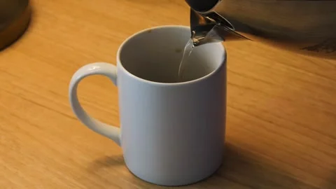 Pouring hot water Stock-Footage 333123946