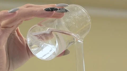 Pouring liquid into a test tube close-up- 库存影片 147908067