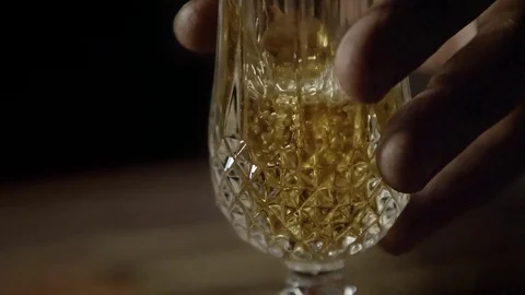 Pouring Liquor Vídeo Stock 76992957