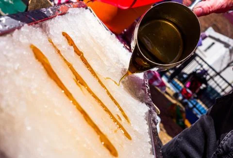 Pouring maple syrup on snow Foto stock