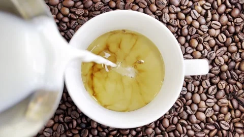 Pouring milk in coffee cup 库存影片 338398939