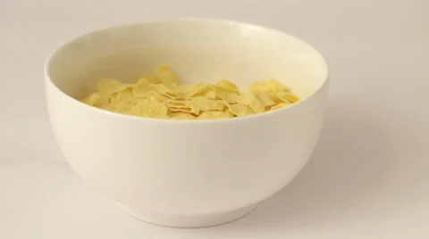 Pouring milk in cornflakes Video stock 33789417
