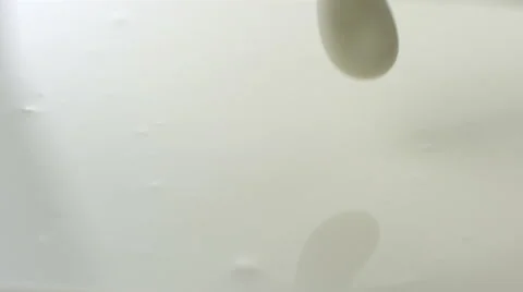 Pouring milk Vidéo 61676268