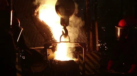 Pouring of molten iron 스톡 동영상 61383643