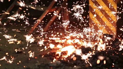 Pouring of molten iron Stock-Footage 61392660