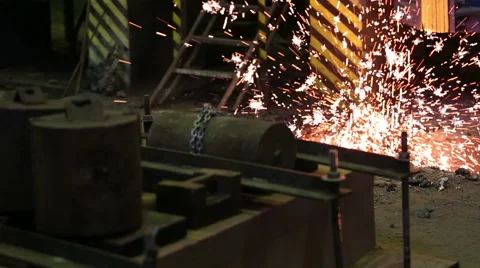 Pouring of molten iron Stock-Footage 61394120
