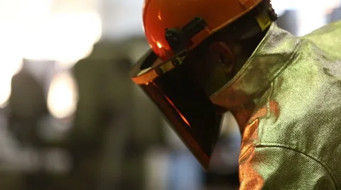Pouring of molten iron Видео 61423943