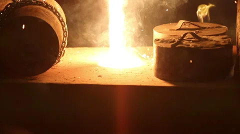Pouring of molten iron Stock-Footage 61599562