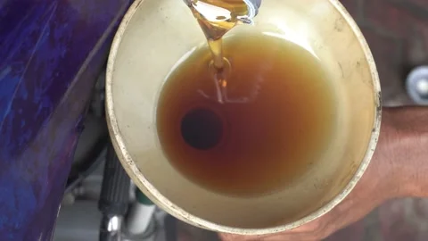 Pouring the motorcycle oil machine using plastic funnel 스톡 동영상 232472407