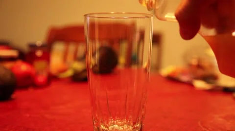 Pouring orange juice Stock-Footage 52332154