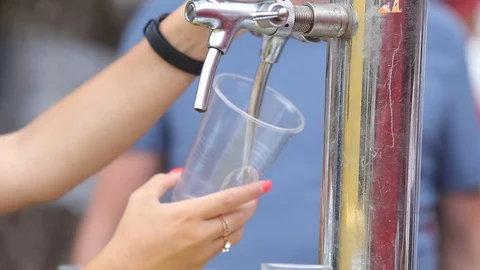 Pouring Perfect Draft Beer or drink Video stock 114583301