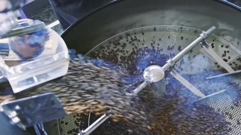 Pouring roasted coffee beans out to cooling mixer. Vídeos de archivo 142263961