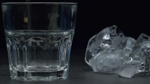 Pouring a scotch whiskey on the rocks. Slow Motion Shot Vídeos de archivo 74100898