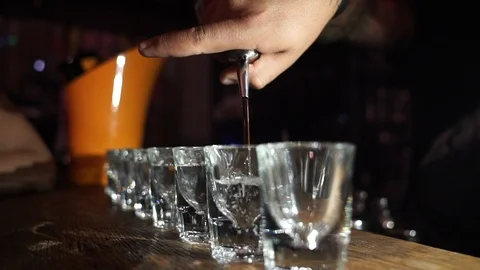 Pouring Shots on Bar Vídeos de archivo 88403875