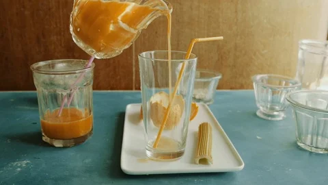 Pouring Smoothie   4 動画素材 89305469