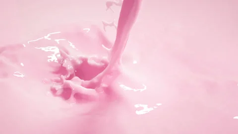 Pouring  strawberry Milkshake splash Vidéo 143163807
