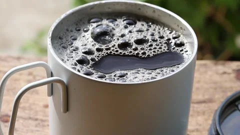 Pouring tea in a cup. timelaps video Stock Footage 292465475