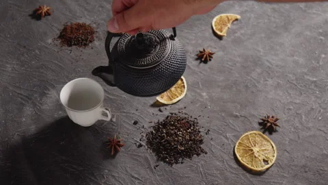 Pouring tea Video stock 242453776