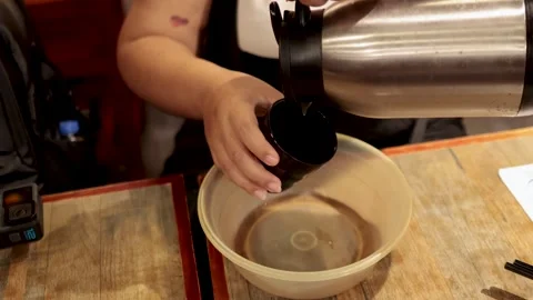 Pouring Tea in Hong Kong Kitchen Video stock 312305849
