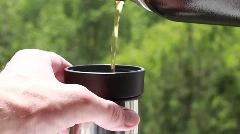 Pouring tea from thermos while picnic 動画素材 64622915