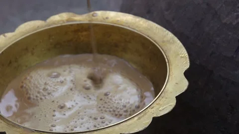 Pouring tea in a warm up kulhad in India. Stock Footage 245200461