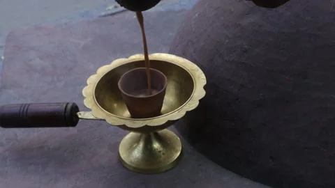 Pouring tea in a warm up kulhad in India. Stock Footage 245200464