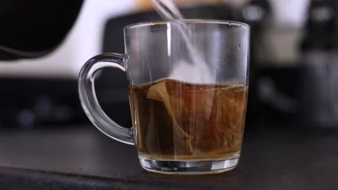 Pouring Tea Wide Shot Vídeos de archivo 130953147