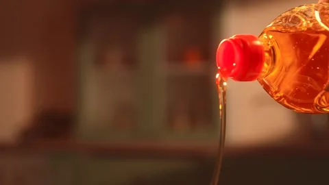 Pouring vegetable oil from plastic bottle close up Vídeo Stock 335153579