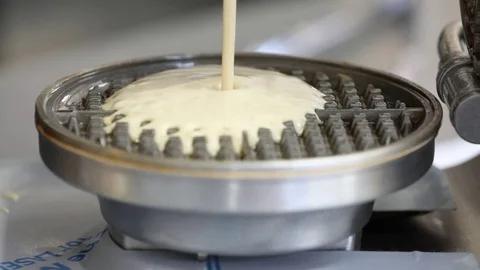 Pouring Waffle Mix Stockbeeldmateriaal 80870861