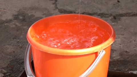 Pouring water and plastic bucket. filling the large bucket quickly Video stock 314963055