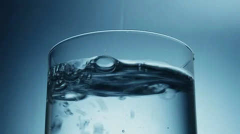 Pouring water closeup Video stock 8523580