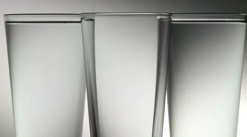 POURING WATER Vidéo 59004418