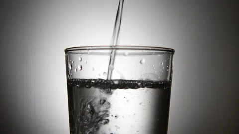 Pouring water Stock-Footage 101728145
