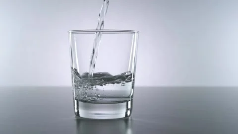 Pouring water Video stock 138996194