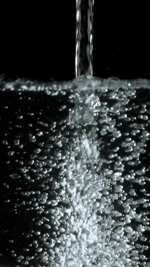 Pouring Water Slow Motion 動画素材 285058704