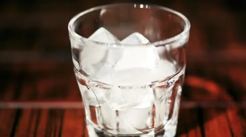 Pouring Whiskey Vídeo Stock 10797815