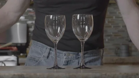 Pouring Wine Stockbeeldmateriaal 86261471