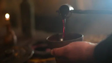 Pouring wine Video stock 135741364
