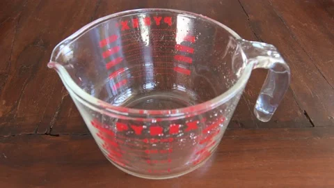 Pouring06 50% 스톡 동영상 133278039