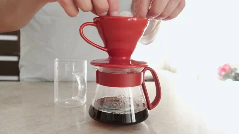Pourover. V60. Coffee filter drains into the glass server. 動画素材 138993473
