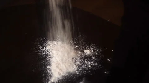 Pours flour on the table Vídeo Stock 35037456