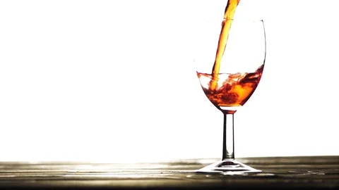 Pours red wine into a glass on a light background. Vídeos de archivo 87948862